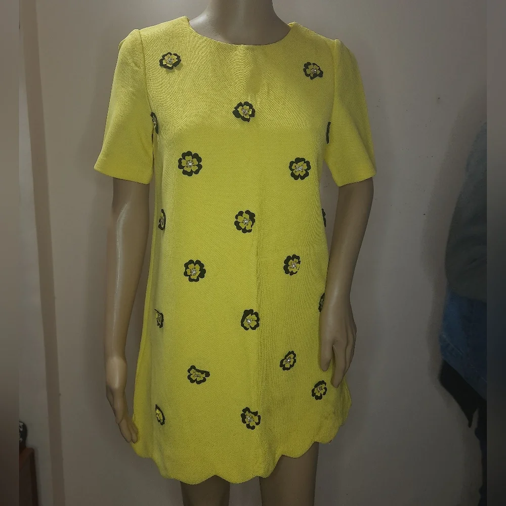 Yellow dress with black flowers looks beautiful ❤️❤️ - Picture 3 of 4